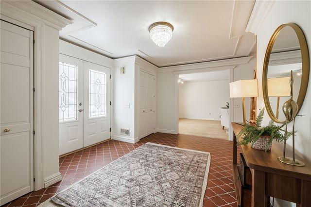 10 Crandon Way, Brighton, NY 14618