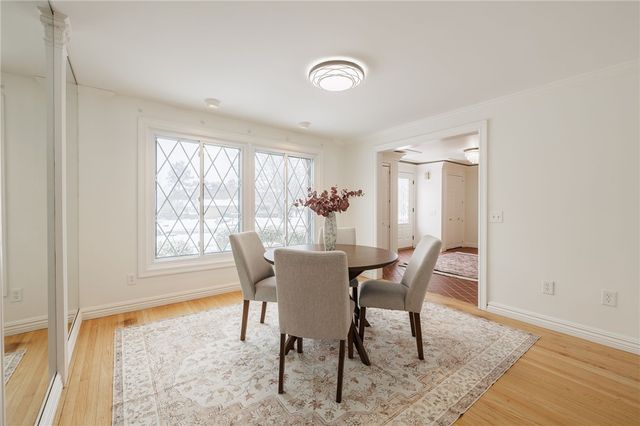 10 Crandon Way, Brighton, NY 14618