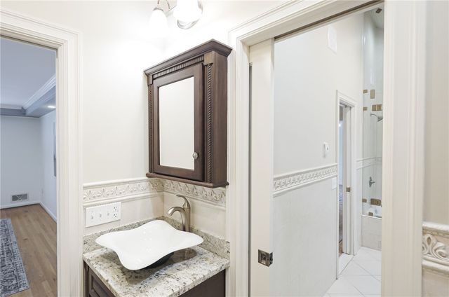 10 Crandon Way, Brighton, NY 14618