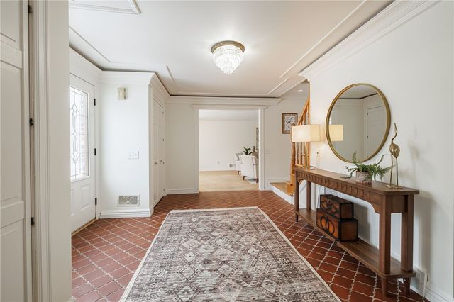 10 Crandon Way, Brighton, NY 14618