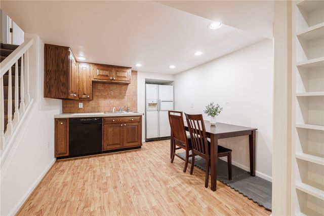 10 Crandon Way, Brighton, NY 14618