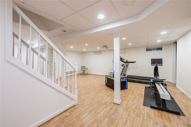 10 Crandon Way, Brighton, NY 14618