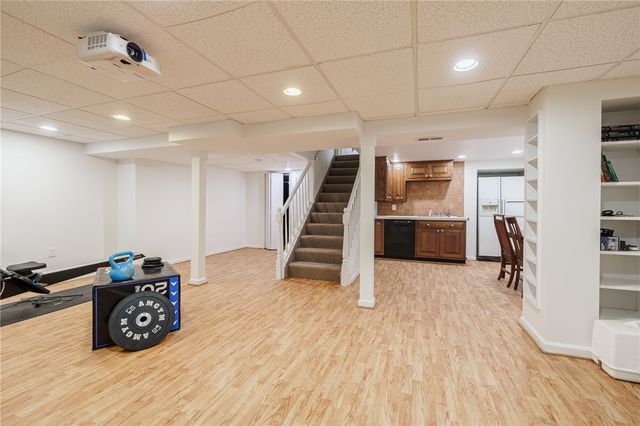 10 Crandon Way, Brighton, NY 14618