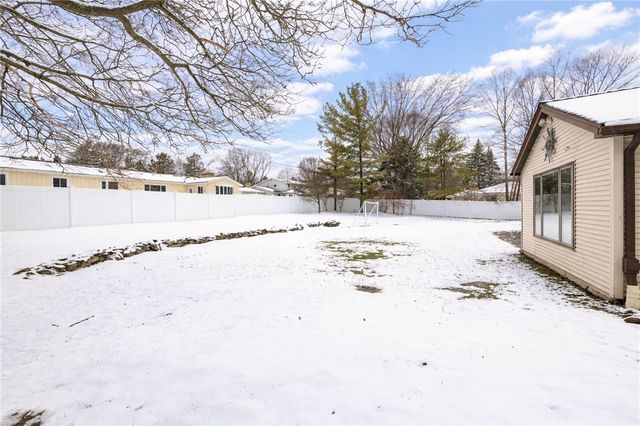 10 Crandon Way, Brighton, NY 14618