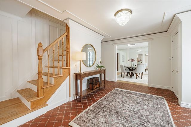 10 Crandon Way, Brighton, NY 14618