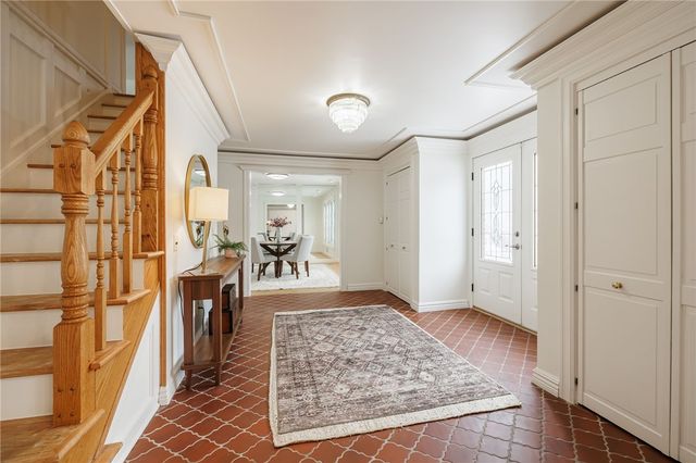 10 Crandon Way, Brighton, NY 14618