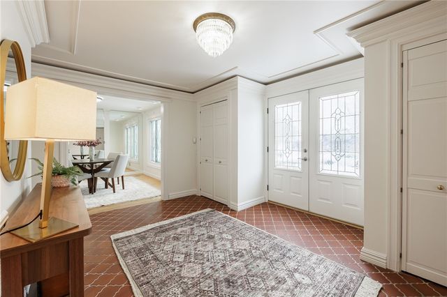 10 Crandon Way, Brighton, NY 14618