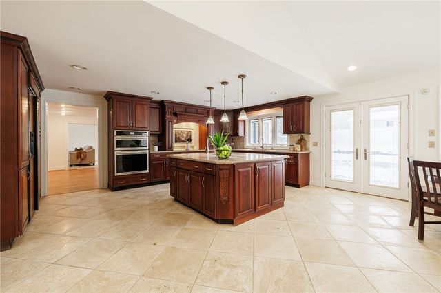 10 Crandon Way, Brighton, NY 14618