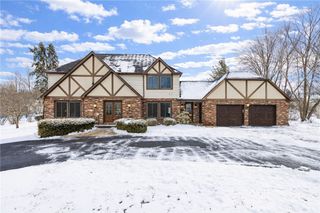 10 Crandon Way, Brighton, NY 14618