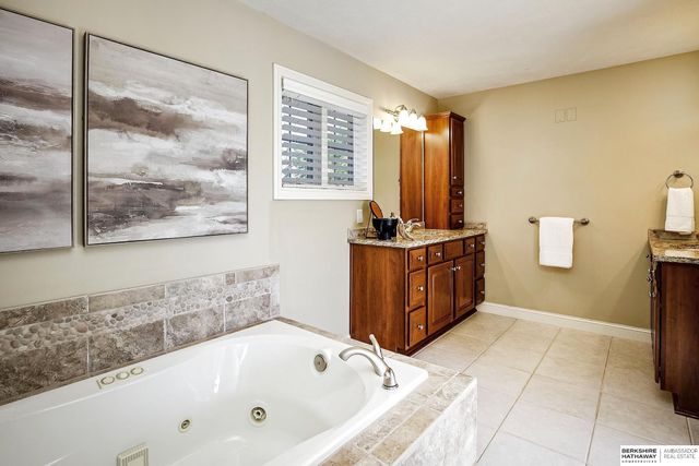 1412 N 134th Circle, Omaha, NE 68154