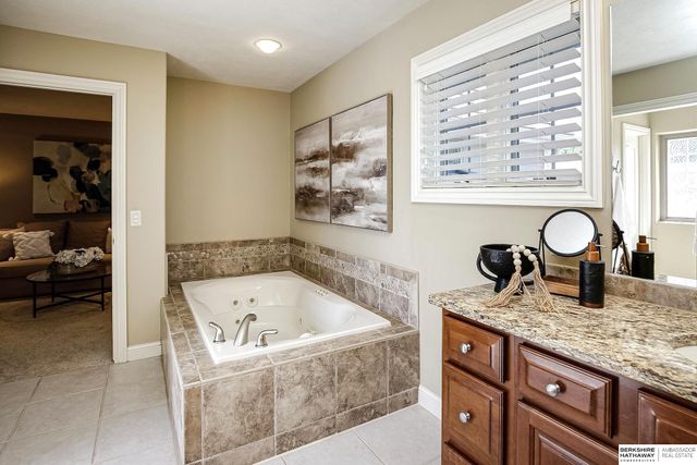 1412 N 134th Circle, Omaha, NE 68154