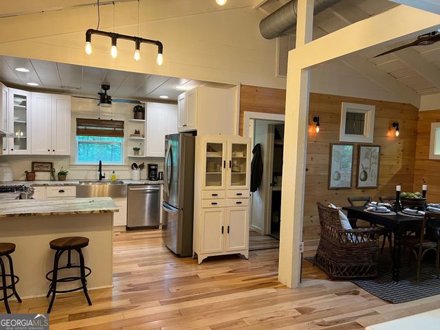 210 E Overbend Trail, Blue Ridge, GA 30513