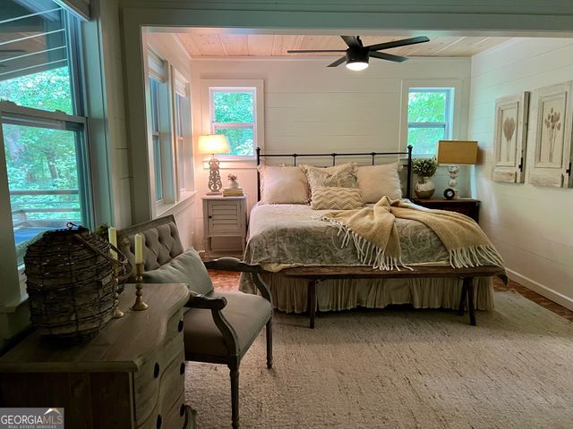 210 E Overbend Trail, Blue Ridge, GA 30513