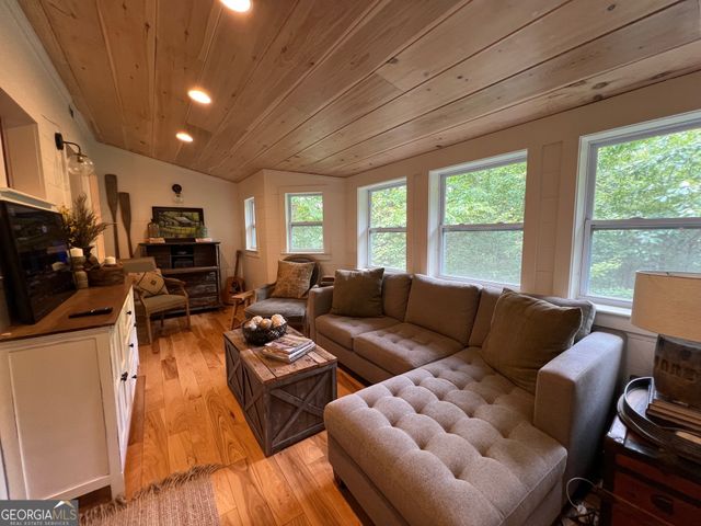 210 E Overbend Trail, Blue Ridge, GA 30513