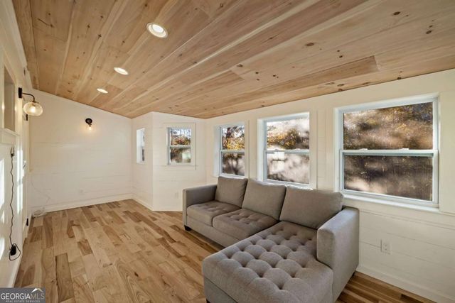 210 E Overbend Trail, Blue Ridge, GA 30513