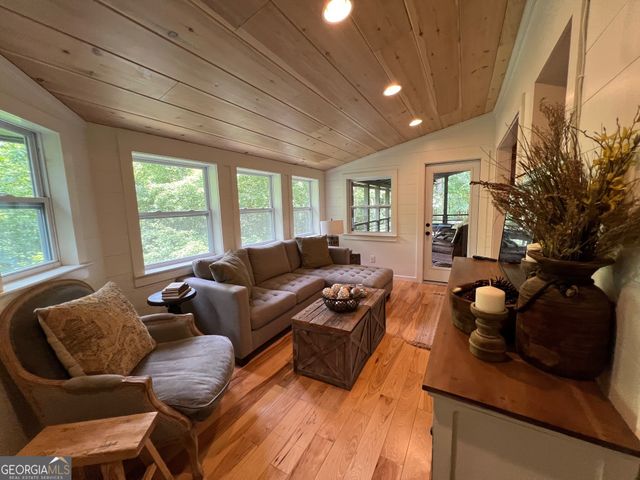 210 E Overbend Trail, Blue Ridge, GA 30513