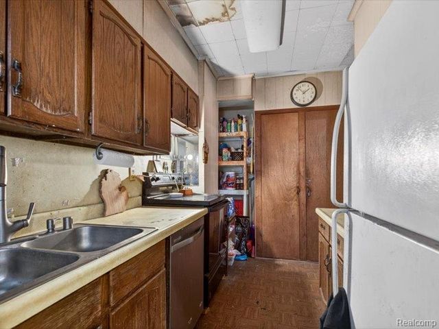 74 E Washington Street, Clarkston, MI 48346