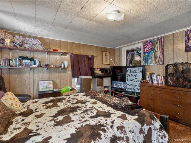 74 E Washington Street, Clarkston, MI 48346