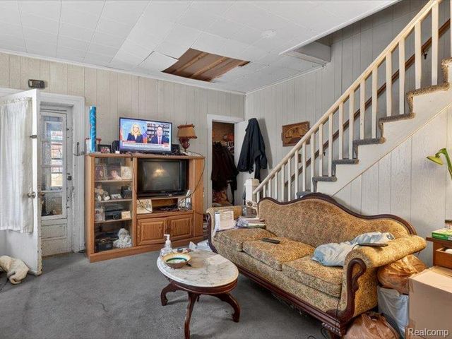 74 E Washington Street, Clarkston, MI 48346