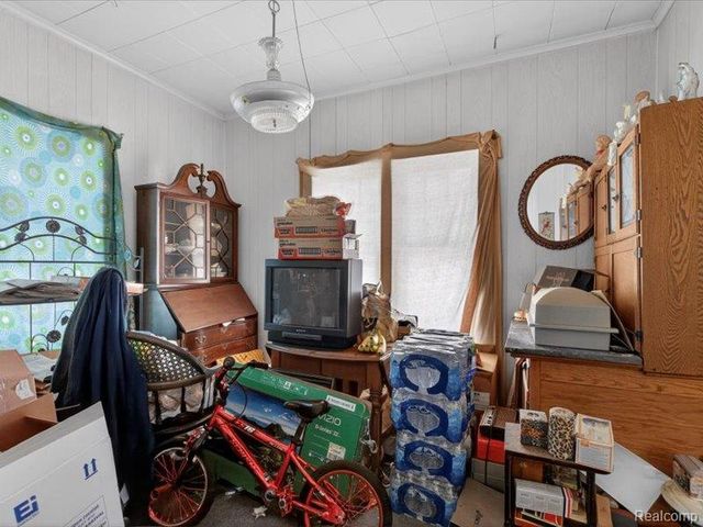 74 E Washington Street, Clarkston, MI 48346