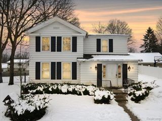 74 E Washington Street, Clarkston, MI 48346