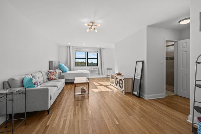 8409 155th Ave Apt 4N, New York City, NY 11414