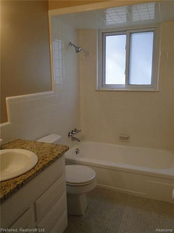 2415 Keith Rd, West Bloomfield, MI 48324