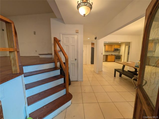 2683 S Saint Marks Avenue, Bellmore, NY 11710