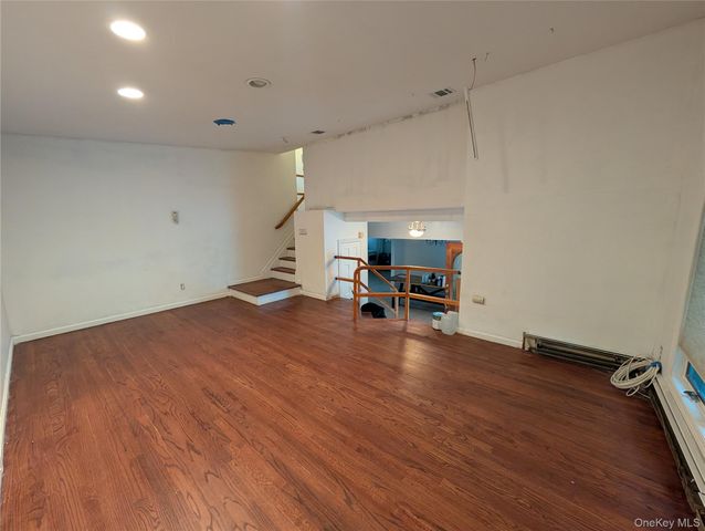 2683 S Saint Marks Avenue, Bellmore, NY 11710