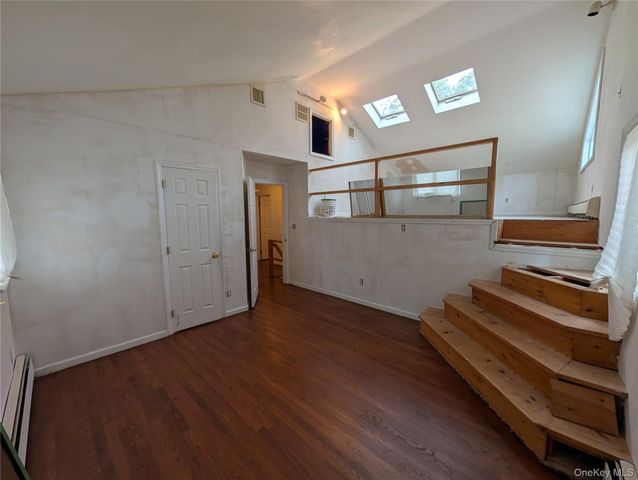 2683 S Saint Marks Avenue, Bellmore, NY 11710