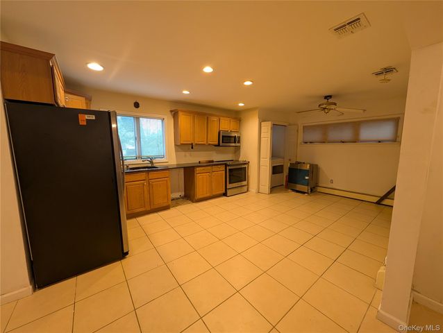 2683 S Saint Marks Avenue, Bellmore, NY 11710