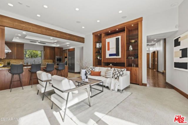 17424 Cumpston Street, Encino (los Angeles), CA 91316