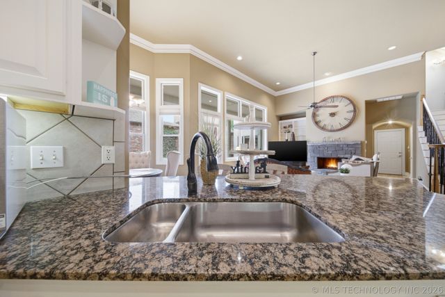 5708 W Orlando Circle, Broken Arrow, OK 74011