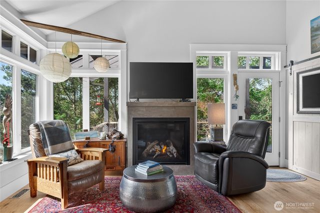 306 6th Street NW, Long Beach, WA 98631