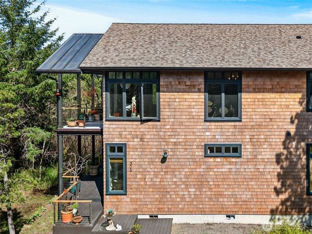 306 6th Street NW, Long Beach, WA 98631