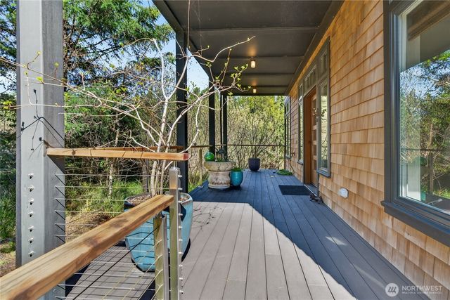 306 6th Street NW, Long Beach, WA 98631