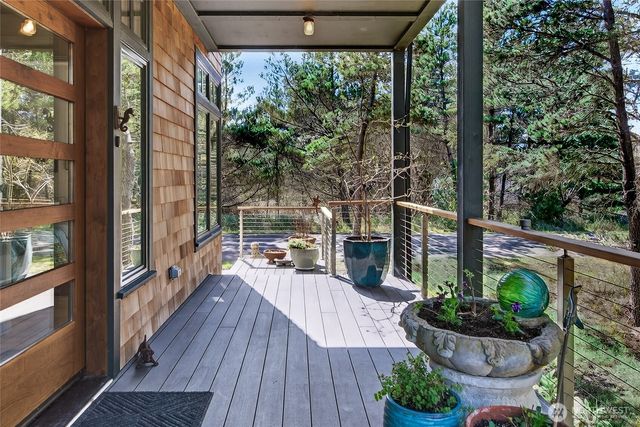 306 6th Street NW, Long Beach, WA 98631