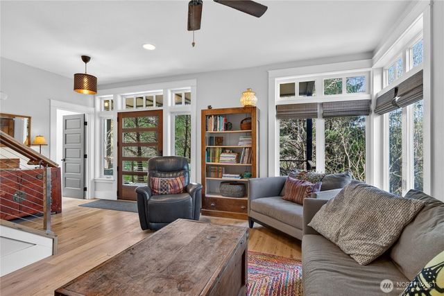 306 6th Street NW, Long Beach, WA 98631