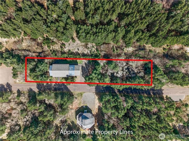 306 6th Street NW, Long Beach, WA 98631