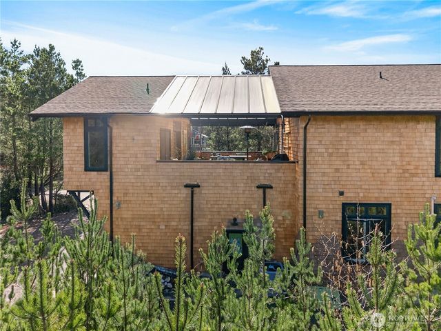 306 6th Street NW, Long Beach, WA 98631