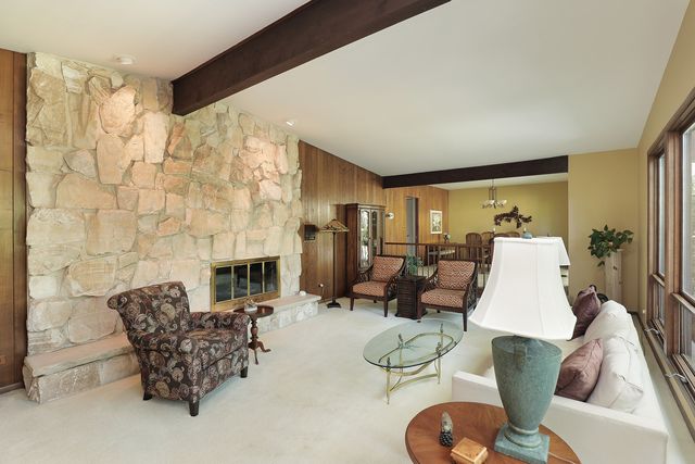 2635 Crestwood Lane, Riverwoods, IL 60015