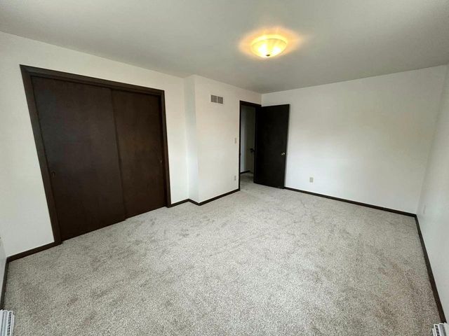 1220 E ROELAND AVENUE, Appleton, WI 54915