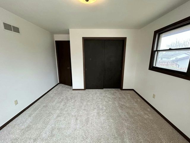 1220 E ROELAND AVENUE, Appleton, WI 54915