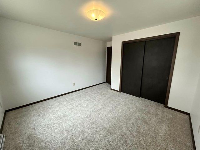 1220 E ROELAND AVENUE, Appleton, WI 54915