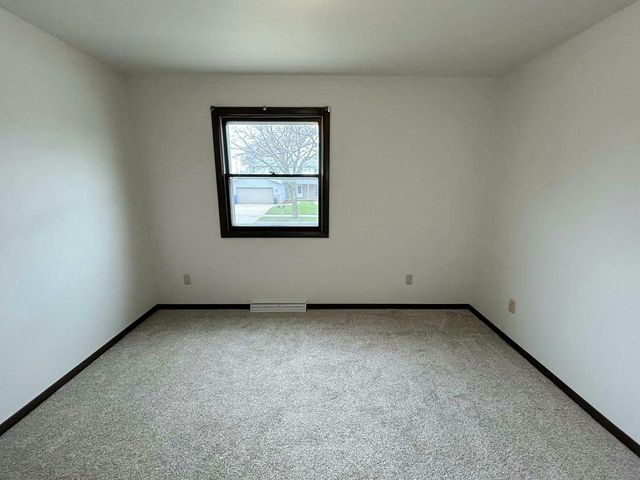 1220 E ROELAND AVENUE, Appleton, WI 54915