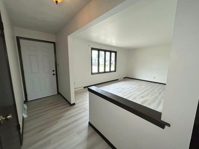 1220 E ROELAND AVENUE, Appleton, WI 54915