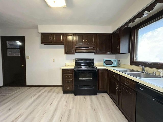 1220 E ROELAND AVENUE, Appleton, WI 54915