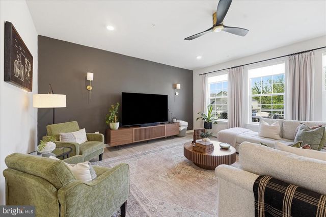 910 ENFIELD FARM LN, Brunswick, MD 21716