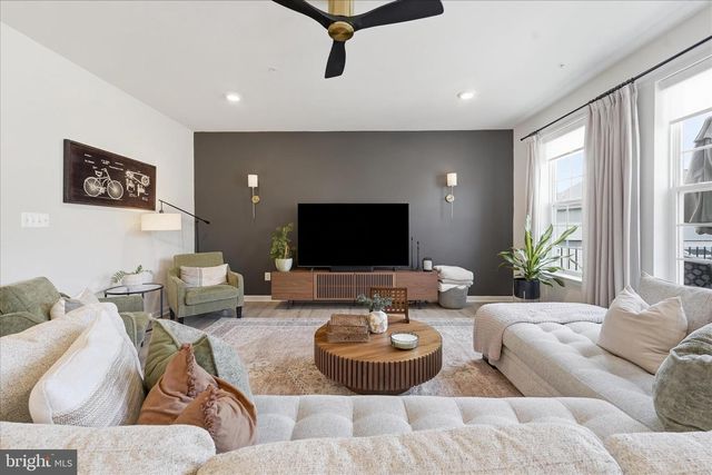910 ENFIELD FARM LN, Brunswick, MD 21716