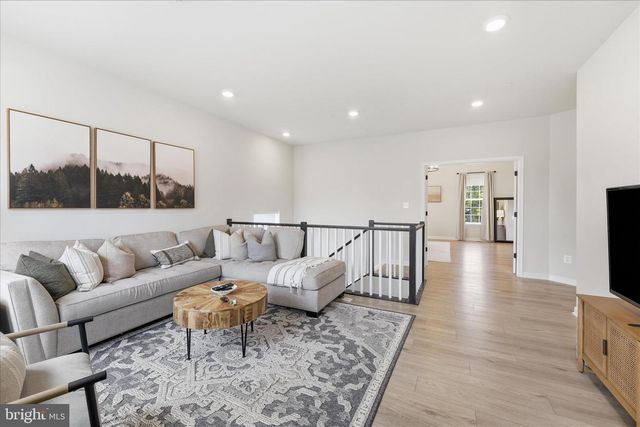 910 ENFIELD FARM LN, Brunswick, MD 21716